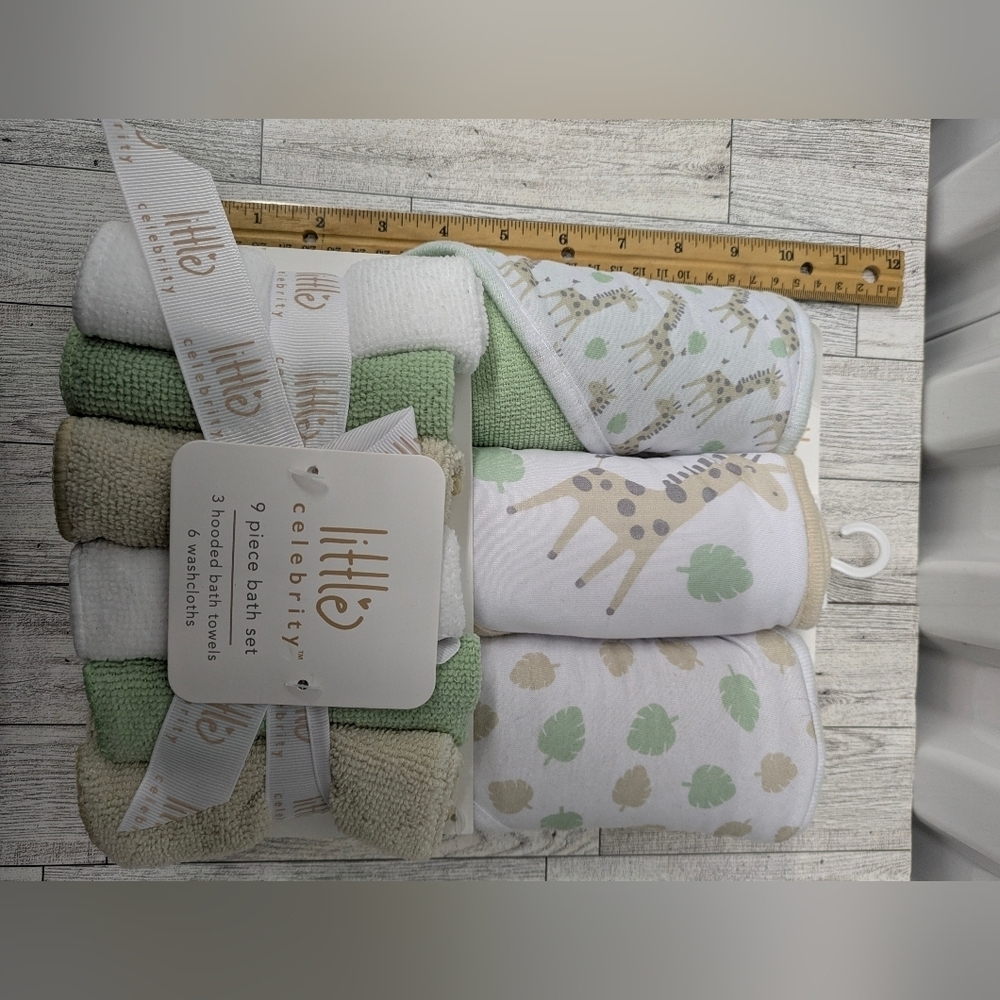 Little Celebrity Baby Wash Cloth Set - Green, White, and Tan